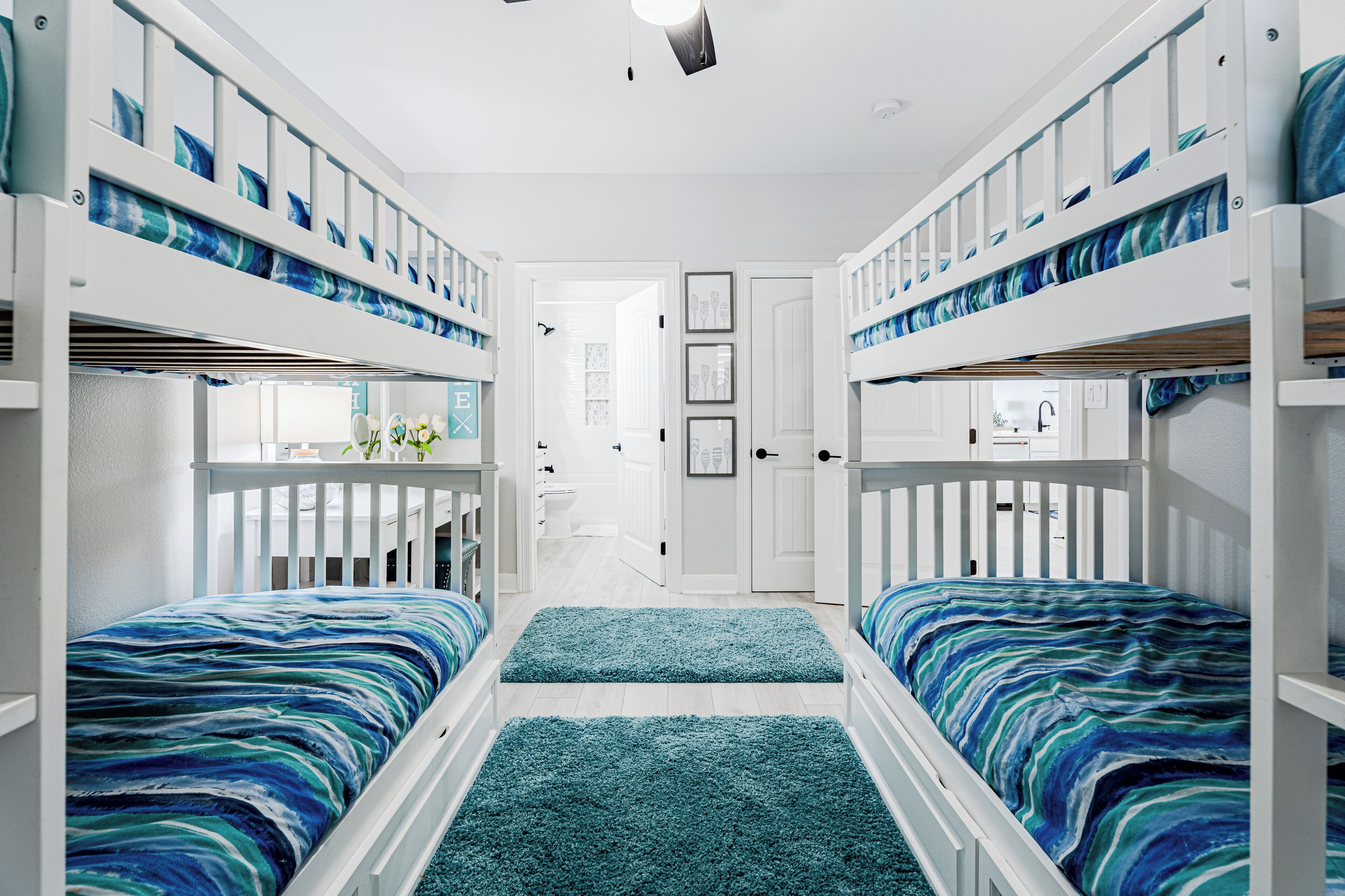 شقة - عدة أسرّة - بمغطس ساخن (Lakeside Retreat) | 3 عدّة غرف نوم وبديكورات فريدة لكل غرفة وطراز فريد لكل وحدة