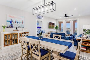 คอนโด, หลายเตียง, อ่างน้ำร้อน (Lakeside Retreat) | ร้านอาหาร