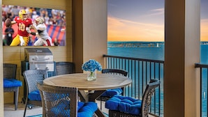 BBQ/picnic area - Luxury Waterfront Condo W/pool & Views! (Horseshoe Bay)
