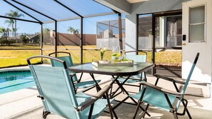 Hus - flera sängar - tillgång till pool - utsikt mot trädgården | Terrass/Patio