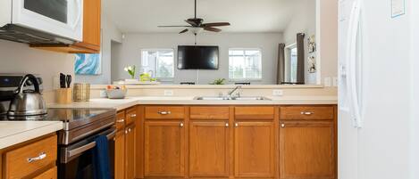 House, Multiple Beds, Pool Access, Garden View | Private kitchen