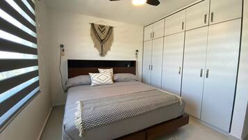 Työpöytä, ilmainen Wi-Fi, vuodevaatteet