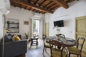 Appartement, plusieurs lits | Coin séjour