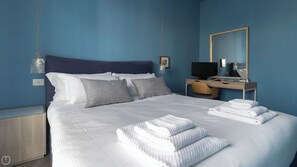 2 Schlafzimmer, Schreibtisch, laptopgeeigneter Arbeitsplatz