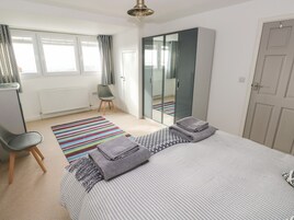 3 habitaciones, decoración personalizada y muebles diferentes 