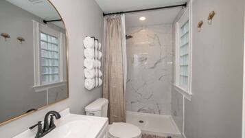 公寓客房, 1 張加大雙人床, 廚房 | 浴室 | 淋浴設備、吹風機、毛巾