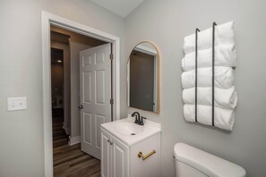 Condo, 1 Queen Bed, Kitchen | Bathroom | Shower, hair dryer, towels