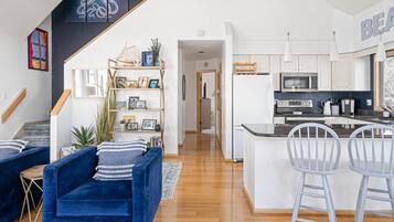 House, Multiple Beds, Balcony | Private kitchen | Fridge, microwave, oven, stovetop