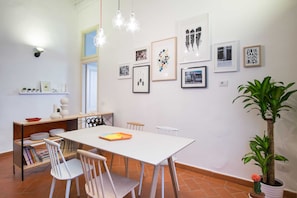 Basic Apartment, 1 Queen Bed with Sofa bed | Dining