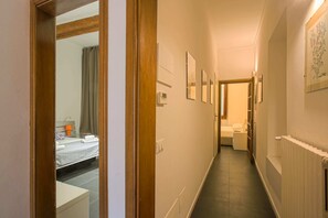 Apartamento básico, várias camas | Parte interna