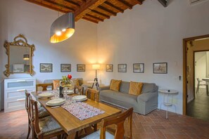 Apartamento básico, várias camas | Opções para refeição