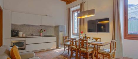 Departamento básico, varias camas | Restaurantes