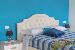 三人房 | 羽絨被、筆電工作空間、免費無線上網、床單