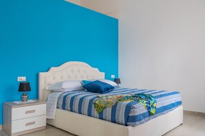 三人房 | 羽絨被、筆電工作空間、免費無線上網、床單