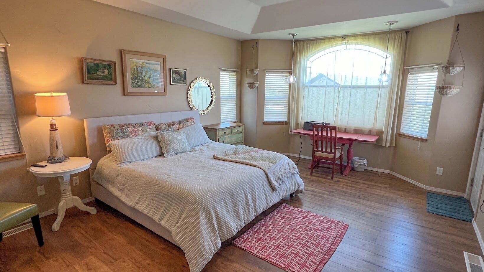 4 dormitorios, escritorio, wifi gratis y ropa de cama