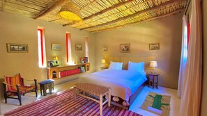 Phòng đôi hoặc 2 giường đơn tiện nghi đơn giản | Bộ đồ giường cao cấp, nệm có lớp đệm bông, phòng cách âm 