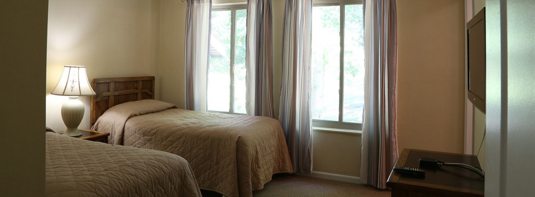 2 bedrooms, iron/ironing board, bed sheets
