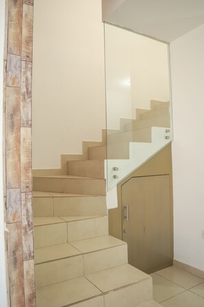 3 habitaciones, escritorio, wifi gratis y ropa de cama 