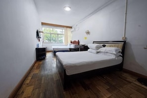 A bedroom with a bed, a desk, a chair, and a window. - Jingpai Hotel (Nanchang)