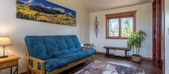 Pet-friendly Grand Lake Retreat with a Hot Tub