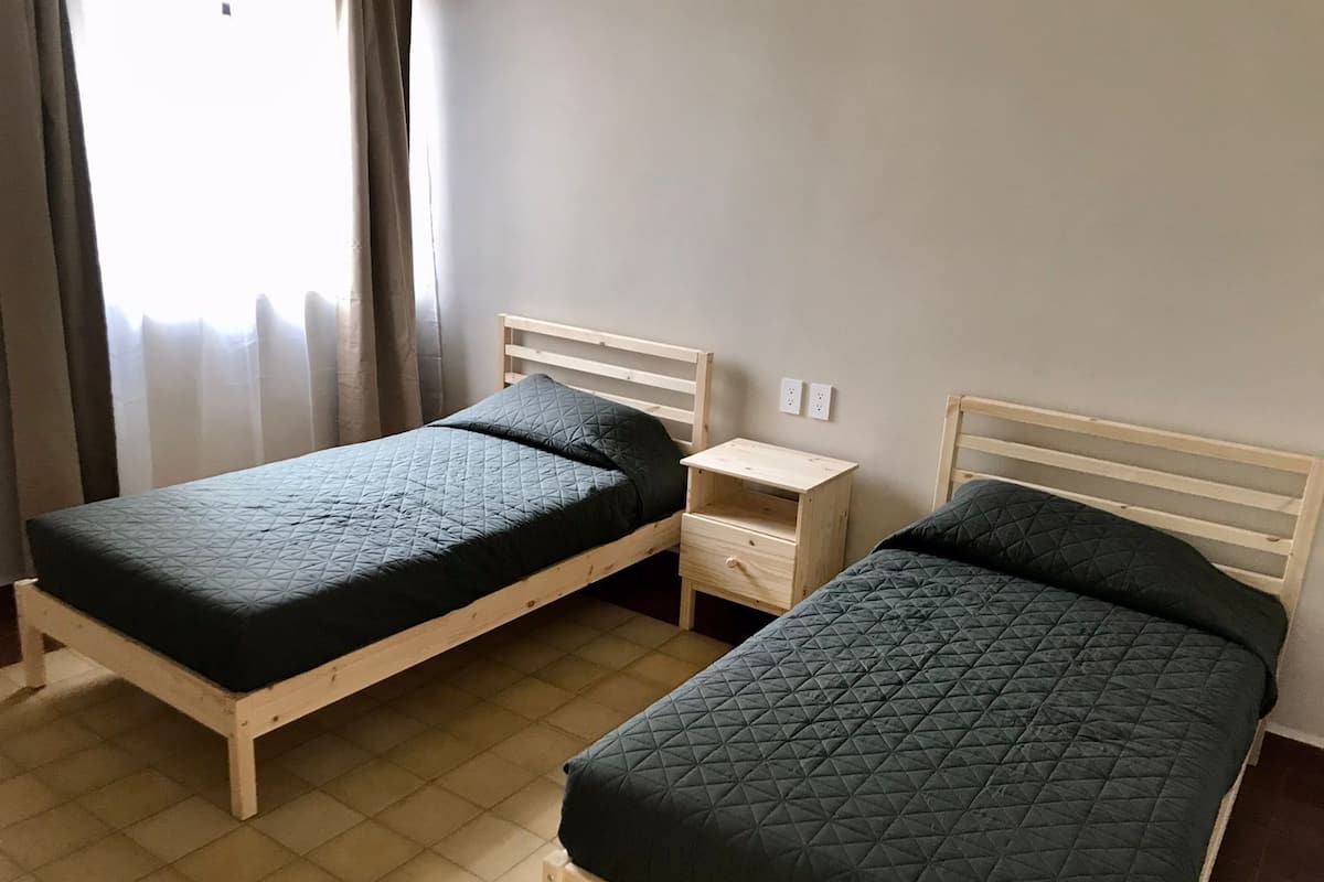 Casa familiar | Edredón, wifi gratis y ropa de cama