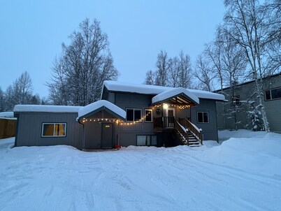 Scenic Alaskan cabin in the mountains