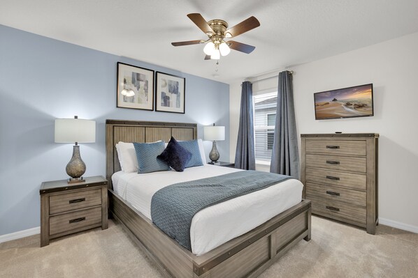 7 bedrooms, iron/ironing board, travel cot, WiFi - Luxury Pool Home in Gated Resort! (Davenport)