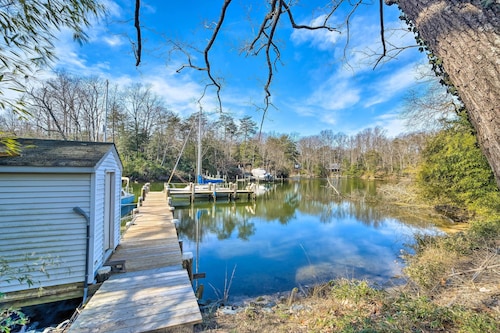 Riverside House w/ Kayaks, Piano & Fireplace