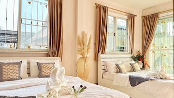 4 bedrooms, iron/ironing board, WiFi, bed sheets