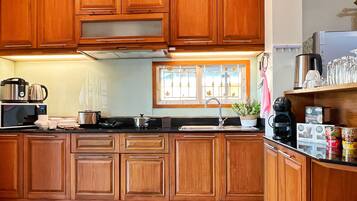 Fridge, stovetop, electric kettle, toaster