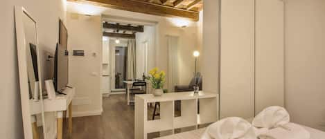 Basic-Studio, 1 Doppelbett und Schlafsofa