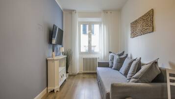 Lägenhet Basic - 1 dubbelsäng med bäddsoffa | Vardagsrum | Tv