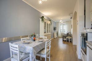 Basic Apartment, 1 Double Bed with Sofa bed | Dining