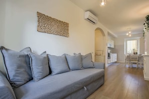 Appartement, 1 lit double et 1 canapé-lit | Coin séjour | Télévision