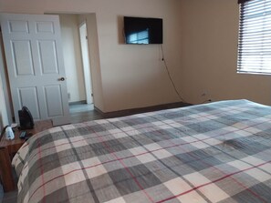 2 bedrooms, in-room safe, desk, free WiFi