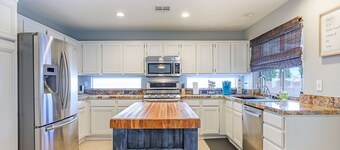 Luxurious Pool Home mins from LV Strip!