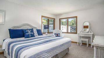 3 soverom, strykejern/-brett, wi-fi og sengetøy