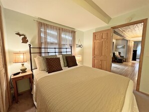 4 habitaciones, acceso a internet y ropa de cama