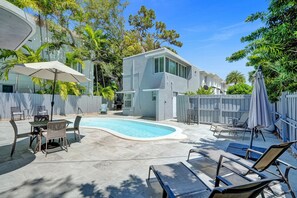 Outdoor pool - Las Olas Art Deco Oasis, Great Location (Fort Lauderdale)