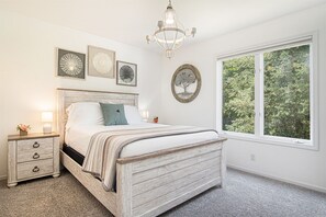 3 habitaciones, tabla de planchar con plancha, wifi y ropa de cama 