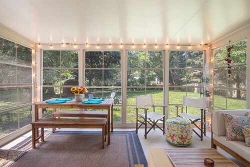 Mi Casa: Hot Tub, Fire Pit, Screen Porch, Fireplace