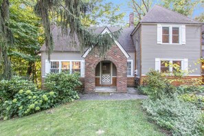 Exterior - Pleasant Memories: Downtown Saugatuck Home, Private Hot Tub, Deck, Pet-Friendly (Saugatuck)