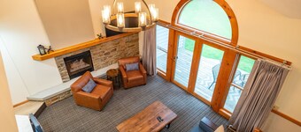 Fully Renovated Condo - Sleeps 9!