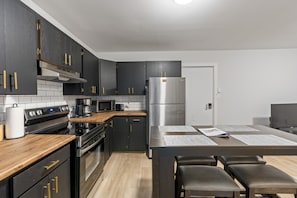 冰箱、微波炉、烤箱、炉灶