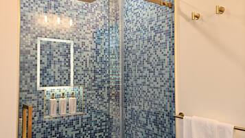 Shower, hair dryer, slippers, bidet