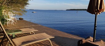 Oceanfront Garden Cottage - Gateway to Attractions & Towns. Private Cove Mooring