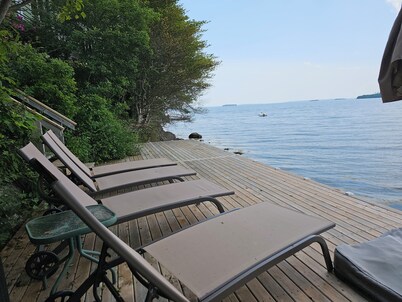 Oceanfront Garden Cottage - Gateway to Attractions & Towns. Private Cove Mooring