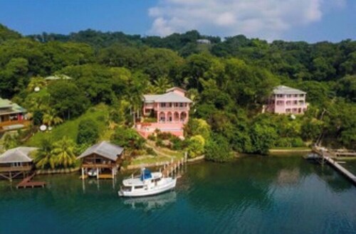 Waterfront 1 Bedroom Boat House, South Shore - Kayak, Snorkel, Dive, Pool, Wi-fi