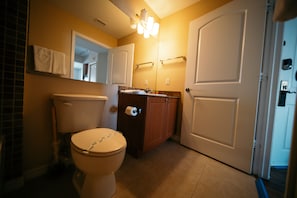 Hair dryer, towels, soap, shampoo - 705H Luxury suite w/ Pool view close to Universal Studios Orlando (Orlando)