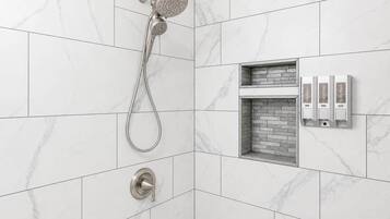 Badewanne, Haartrockner, Handtücher